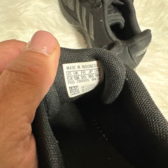 Adidas Kids Black Sneaker Size 13.5 - Picture 6 of 7